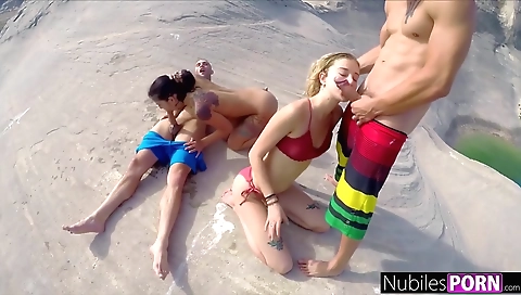 She's alat cheerleaders of cum on her feet