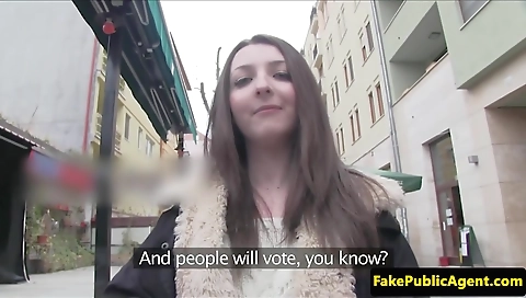 Horny girlfriend gets her pussy pounded