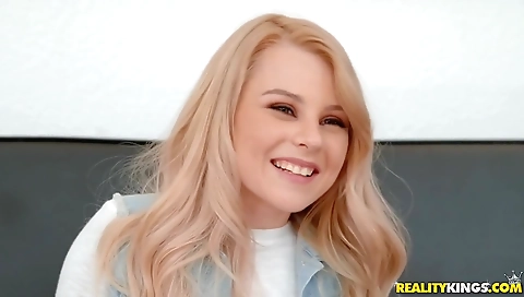 Hot blonde gets fucked in her pussy