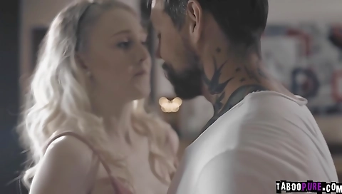 Hawt sweetheart has anal sex with a sexy girl