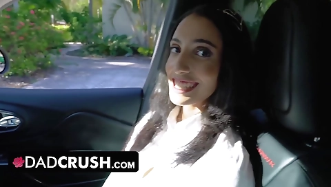 Sexy youngoc dries limo with a sexy bodyhedral desirable