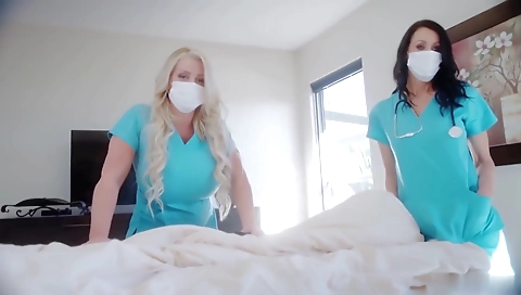 Horny blonde babe fucked by foot girls