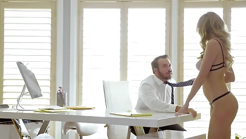 Mature brunette shows off her cute body